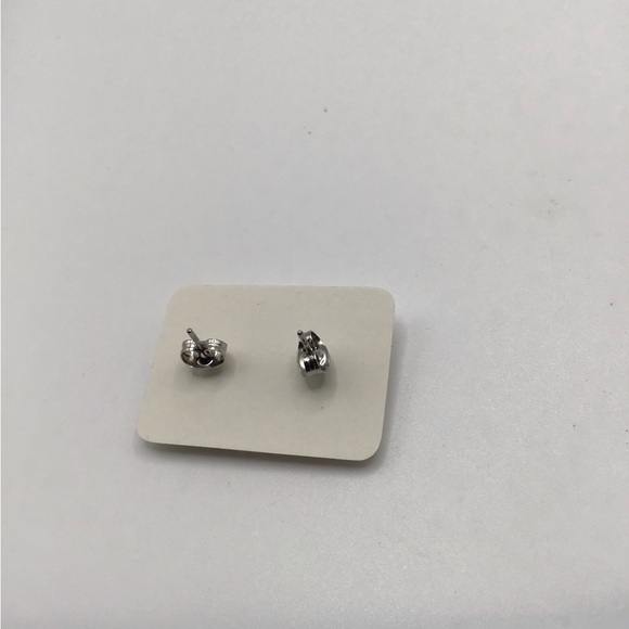 NWT Stunning Sparkling Earrings - Picture 2 of 3